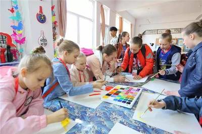 首屆濰坊國(guó)際民間文化藝術(shù)交流進(jìn)校園活動(dòng)成功舉辦